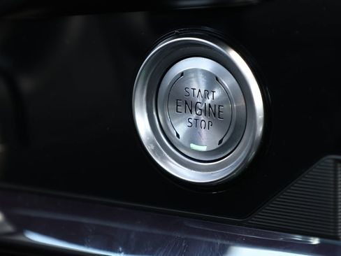 Used 2023 Chevrolet Corvette Stingray Premium Cpe w/ Z51 Performance Package RWD image 31