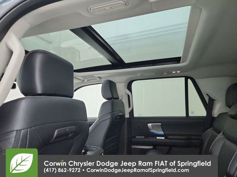 Used 2025 Ford Expedition Platinum w/ Driver's Package image 29