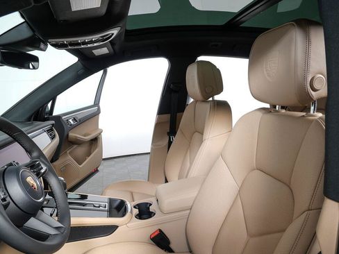Certified 2026 Porsche Macan Turbo AWD/4WD image 5