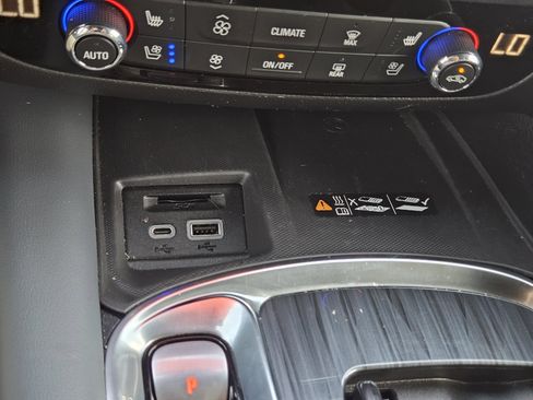 Used 2024 Buick Enclave Premium image 23