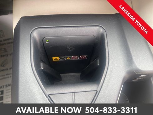 Used 2023 Toyota Crown Limited image 35