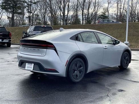 Used 2024 Toyota Prius LE image 5