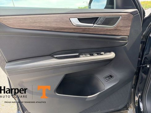 Used 2025 Volkswagen Atlas SEL image 18