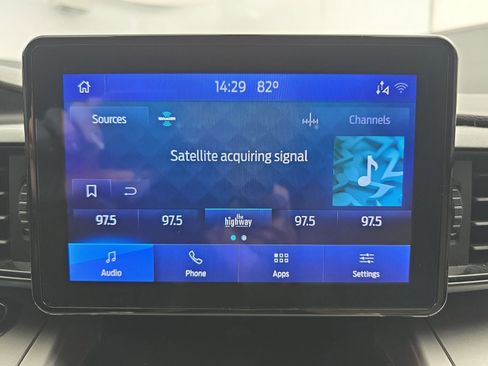 Used 2021 Ford Explorer XLT image 24