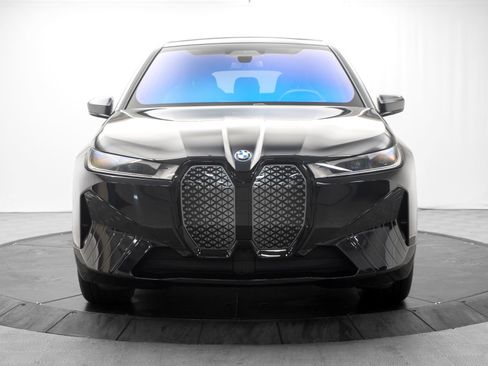 Used 2024 BMW iX xDrive50 w/ Sport Package AWD/4WD image 8