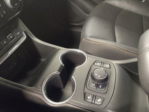 Used 2020 GMC Terrain SLT w/ Preferred Package image 26