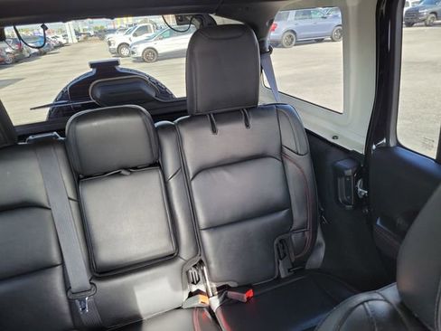 Used 2023 Jeep Wrangler Unlimited Rubicon w/ Cold Weather Group AWD/4WD image 16