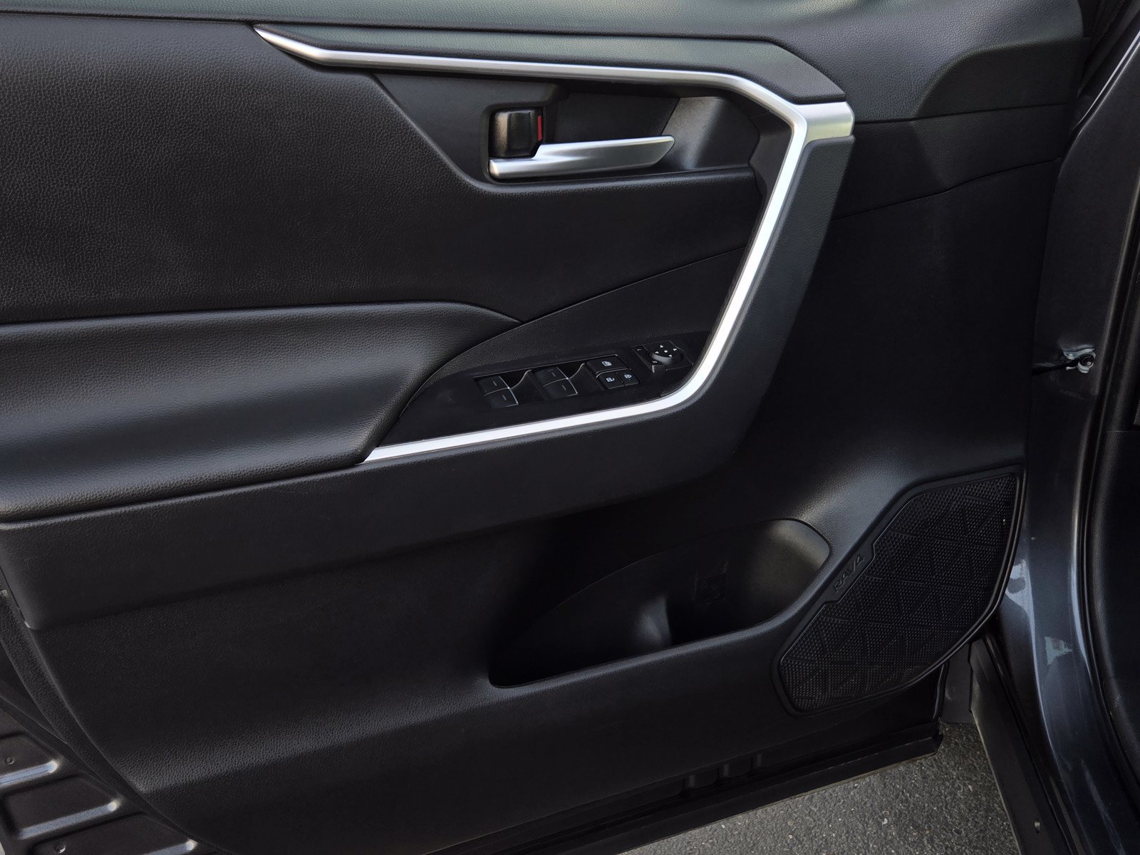 Certified 2025 Toyota RAV4 XLE AWD/4WD image 9