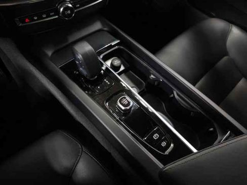 Certified 2025 Volvo XC60 B5 Core AWD/4WD image 31