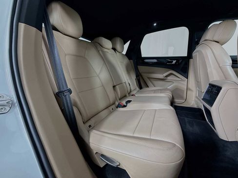 Certified 2019 Porsche Cayenne AWD/4WD image 28