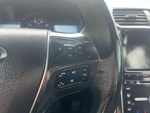 Used 2018 Ford Explorer Limited w/ Equipment Group 301A AWD/4WD image 21