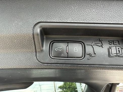 Used 2020 Ford Explorer XLT w/ Equipment Group 202A AWD/4WD image 23