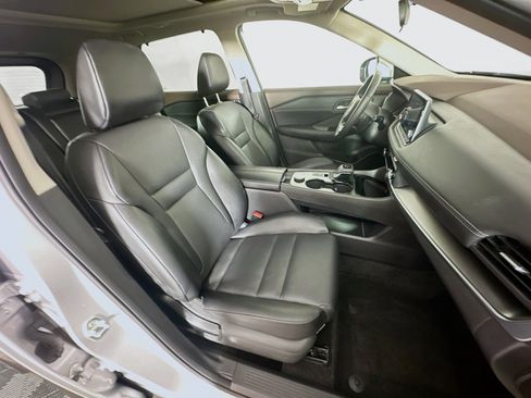 Used 2023 Nissan Rogue SV w/ SV Premium B Package image 32