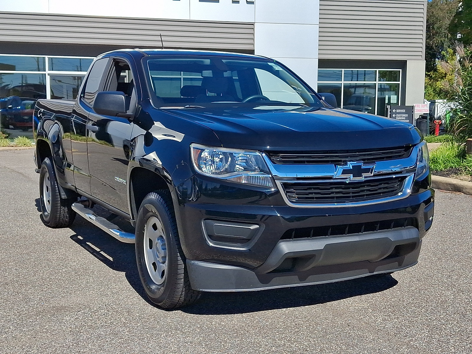 Used 2019 Chevrolet Colorado W/T w/ WT Convenience Package RWD image 2