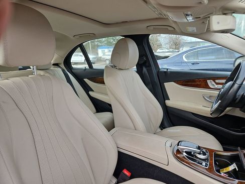Used 2019 Mercedes-Benz E 300 4MATIC w/ Premium 1 Package image 9