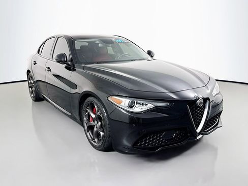 Used 2018 Alfa Romeo Giulia Ti Sport w/ Quick Order Package 22U Sport RWD image 3
