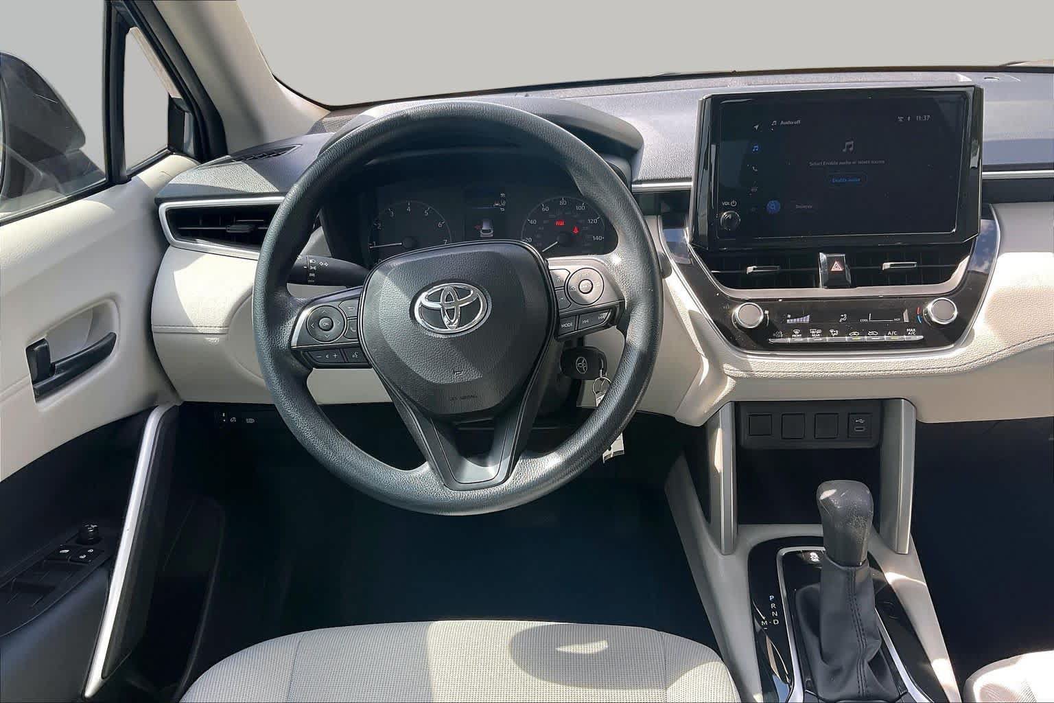 Used 2025 Toyota Corolla Cross L FWD image 6
