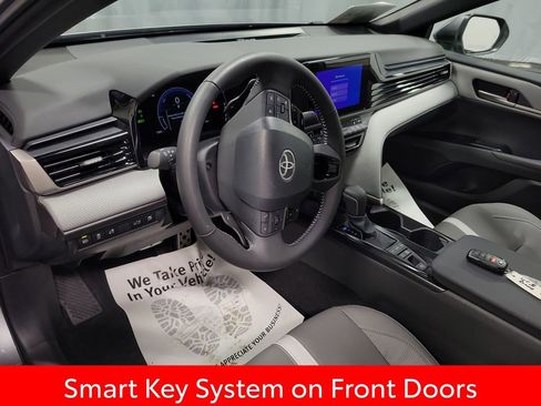 Used 2026 Toyota Camry SE image 13