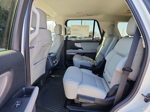 New 2026 Ford Expedition Active image 19