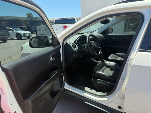 Used 2018 Jeep Compass Latitude w/ Popular Equipment Group FWD image 5