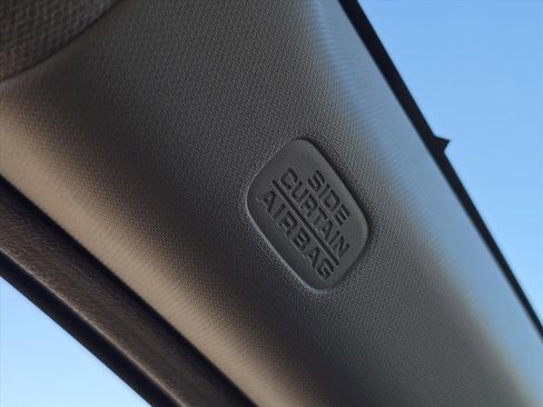 Used 2021 Honda HR-V LX image 17