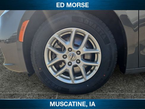 Used 2022 Chrysler Pacifica Touring-L FWD image 9
