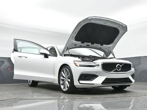 Used 2020 Volvo S60 T5 Momentum FWD image 47