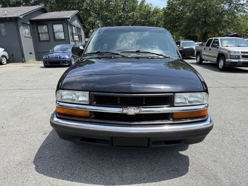 Used 2002 Chevrolet S10 Pickup LS w/ LS Preferred Equipment Group RWD image 3
