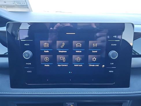 New 2025 Volkswagen Taos SE image 19