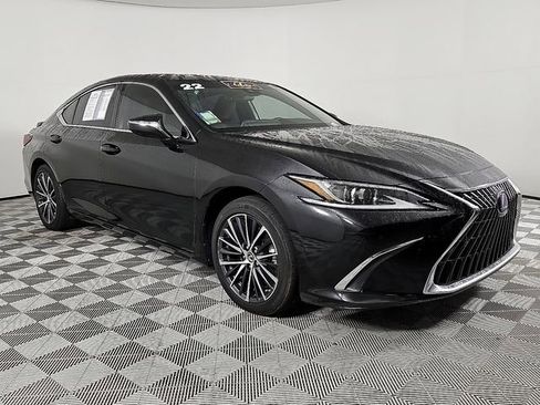Used 2022 Lexus ES 300h w/ Premium Package image 3