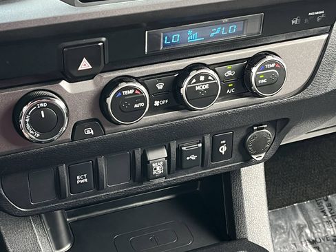 Used 2022 Toyota Tacoma TRD Sport AWD/4WD image 18