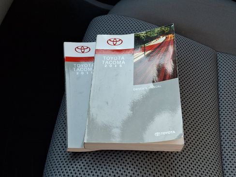 Used 2015 Toyota Tacoma 4x4 Double Cab w/ TRD Sport Package image 25