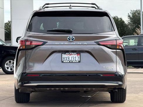 Certified 2021 Toyota Sienna Platinum image 6