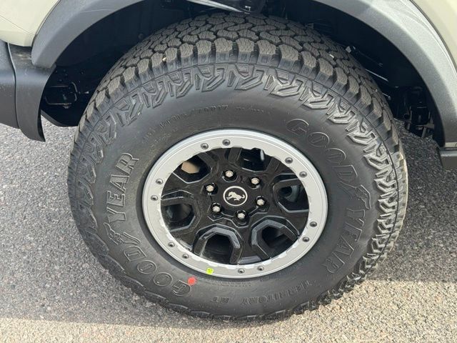 New 2026 Ford Bronco Badlands w/ Sasquatch Package AWD/4WD image 9