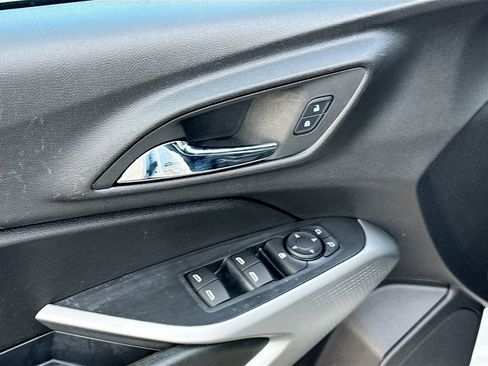 Used 2025 Chevrolet Trax LS image 16