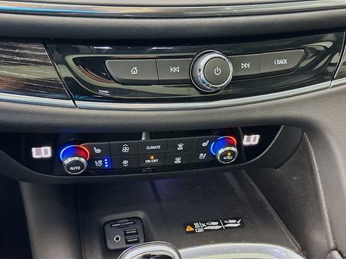 Used 2021 Buick Enclave Avenir w/ Avenir Technology Package FWD image 15