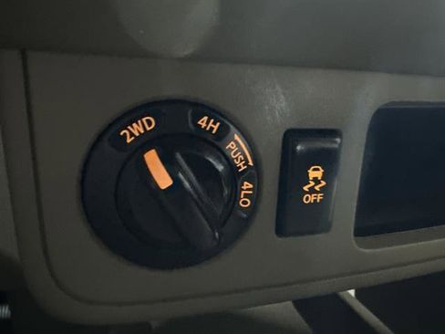 Used 2017 Nissan Frontier SV image 25