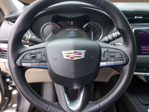 Used 2022 Cadillac XT4 Luxury FWD image 12