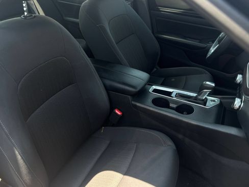Used 2025 Nissan Altima 2.5 SV FWD image 34