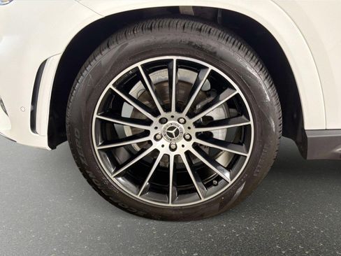 Used 2025 Mercedes-Benz GLC 350e 4MATIC image 12