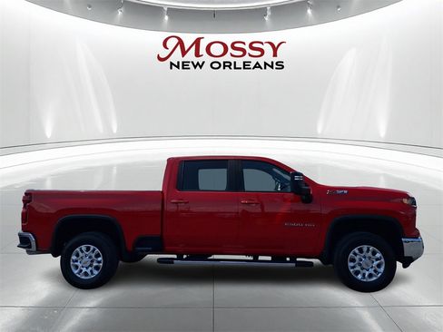 Used 2024 Chevrolet Silverado 2500 LT image 4