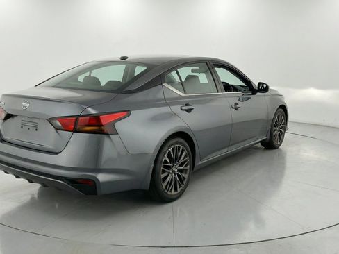 Used 2025 Nissan Altima 2.5 SV FWD image 9