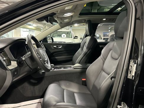 Certified 2025 Volvo XC60 B5 Plus AWD/4WD image 10