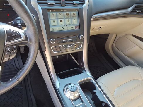 Used 2018 Ford Fusion SE w/ Fusion SE Technology Package FWD image 36