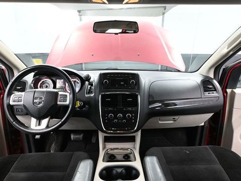 Used 2014 Dodge Grand Caravan SXT w/ Rear Park Assist Package image 22