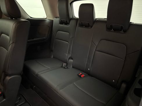 Certified 2024 Nissan Pathfinder SL w/ Black Appearance Package FWD image 17