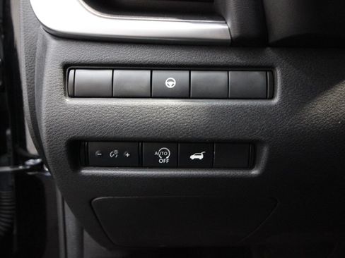 Used 2024 Nissan Rogue SV AWD/4WD image 17
