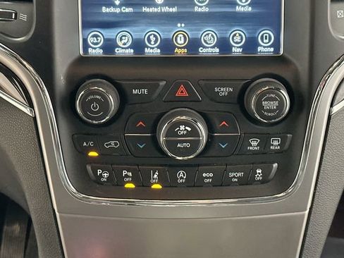 Used 2018 Jeep Grand Cherokee Overland AWD/4WD image 17