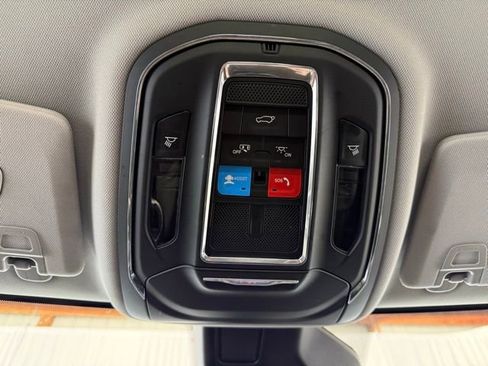 Used 2023 Jeep Grand Cherokee L Limited w/ Black Appearance Package image 18