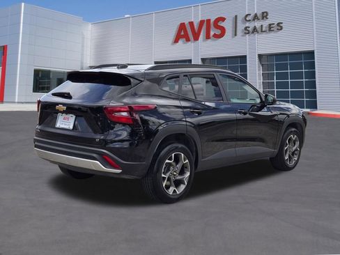 Used 2025 Chevrolet Trax LT w/ LT Convenience Package FWD image 6